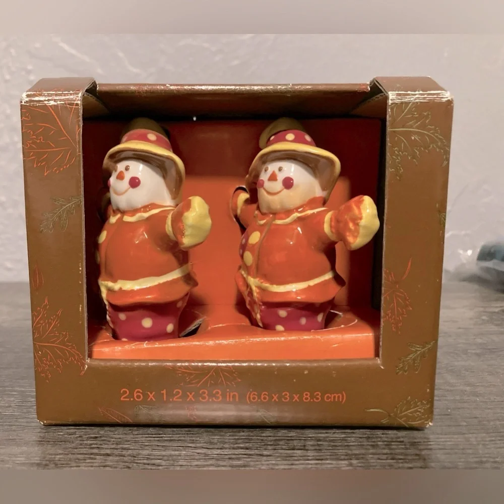 Vintage Essential Home Scarecrow Salt & Pepper Shakers
